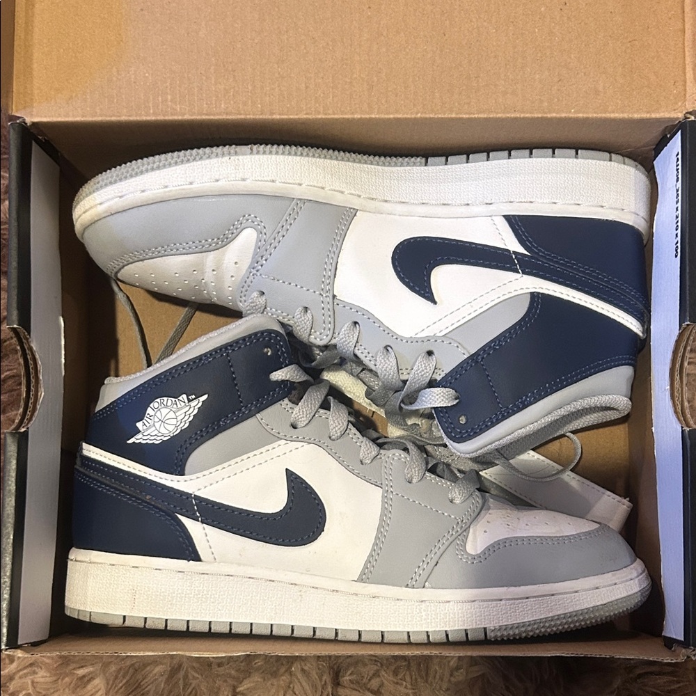 Nike Air Jordan 1 Mid (GS) Sneakers — Navy/Gray/White